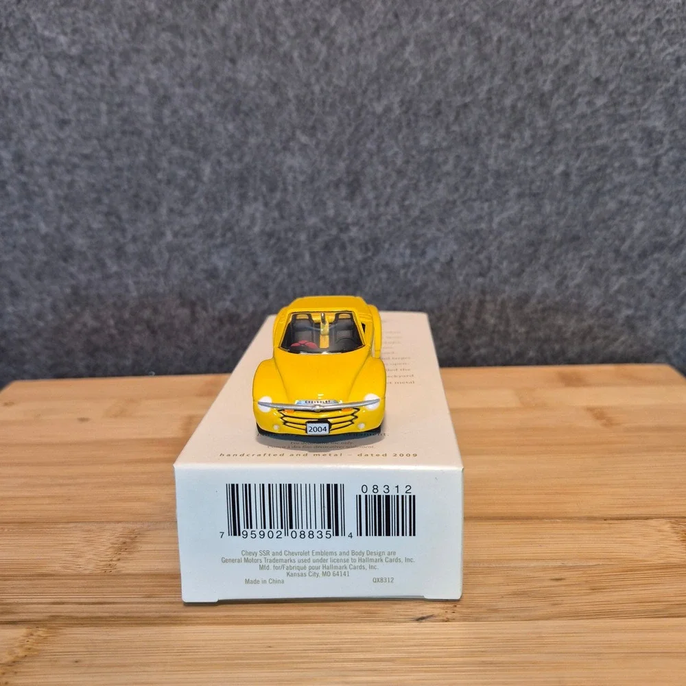 2004 Chevrolet SSR Hallmark Keepsake 2009 All-American Trucks Ornament